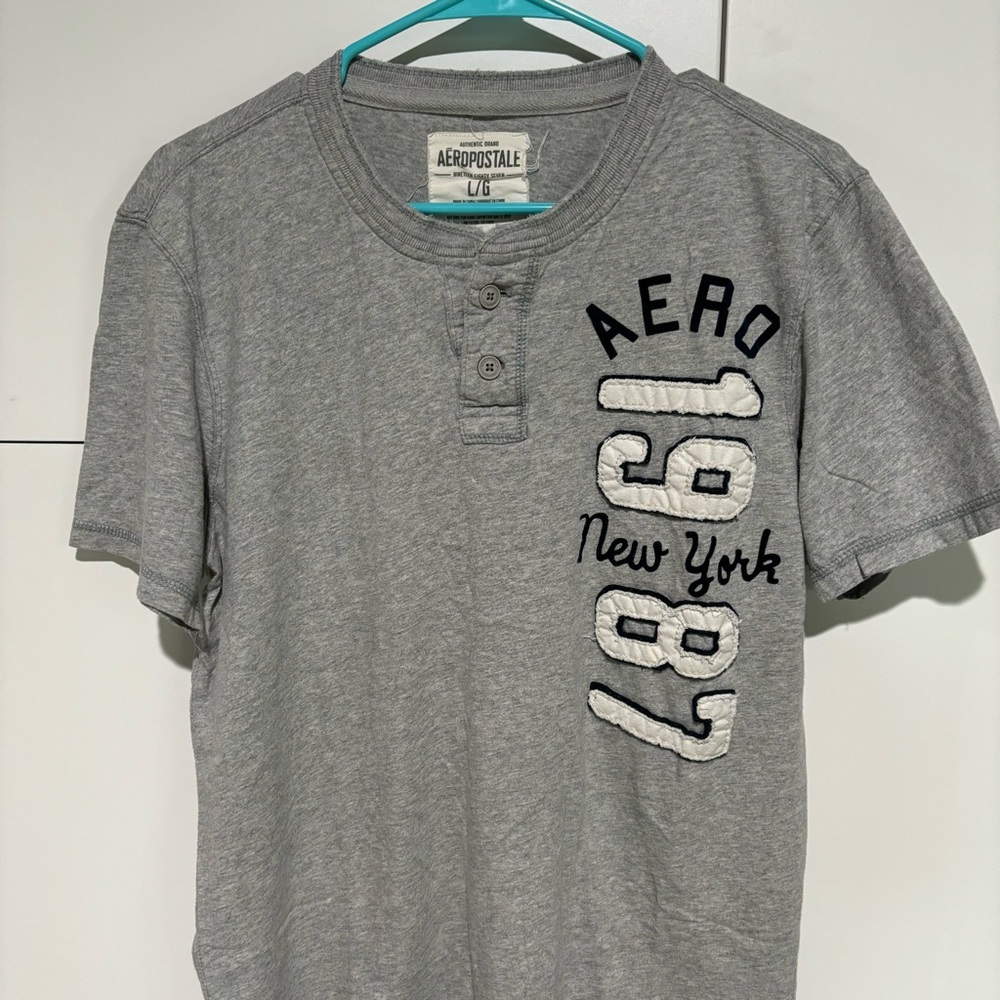 Y2K Aeropostale Mens Henley Shirt Large Logo Graphics Embroidered Gray Retro